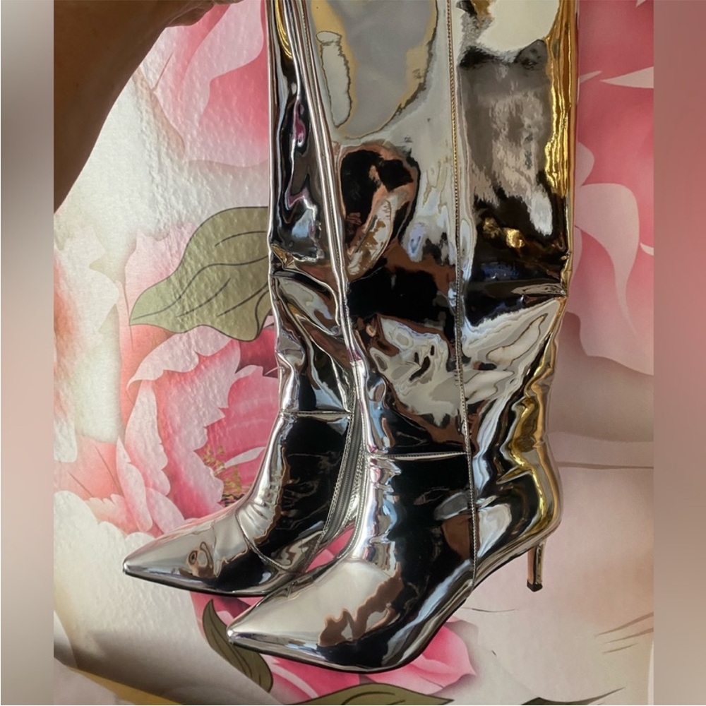 Fabulous fabulous silver metallic mirror over knee kitten heel  walkable boots - Picture 6 of 9
